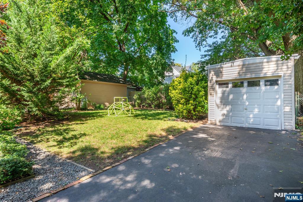 85 Evergreen Avenue Property Photo 34