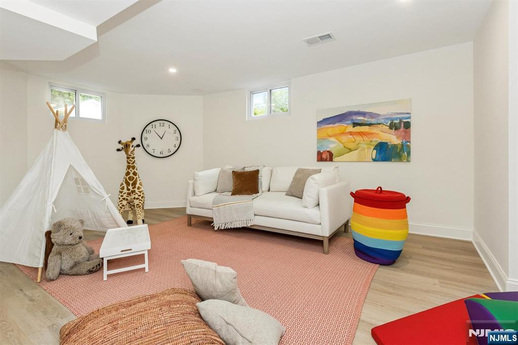 26 Appleton Place Property Photo 43
