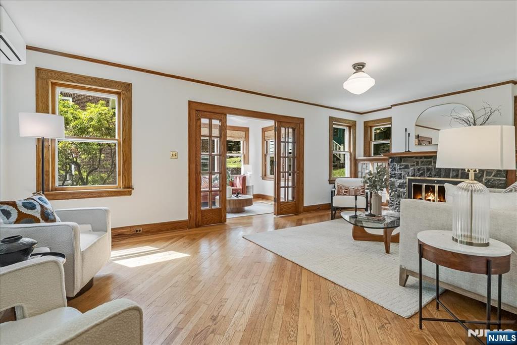 52 Warfield Street Property Photo 6