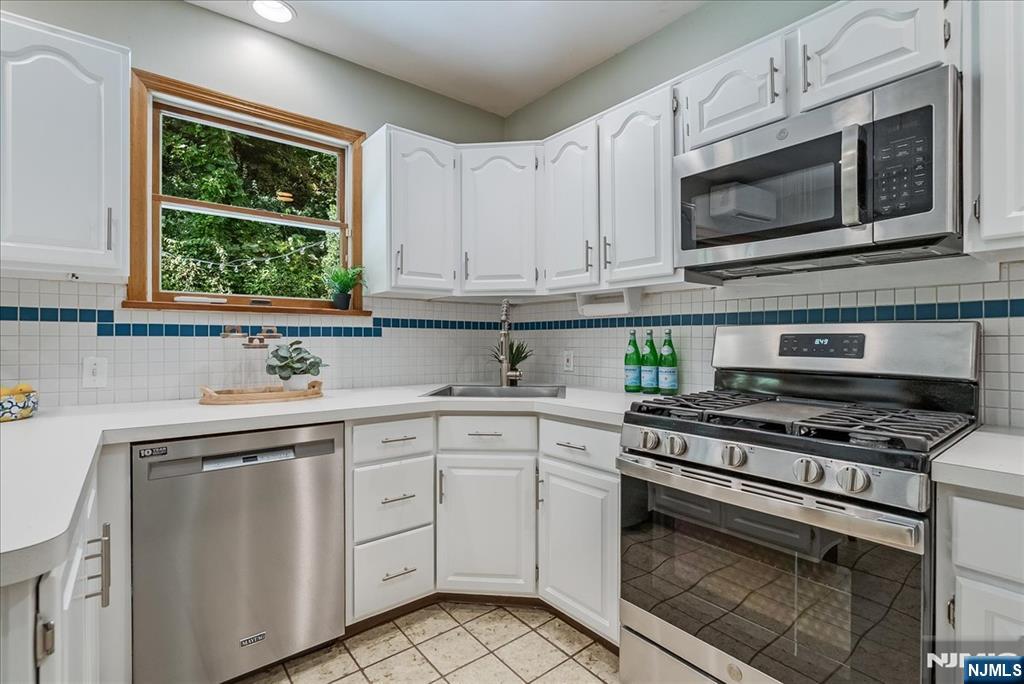 52 Warfield Street Property Photo 14