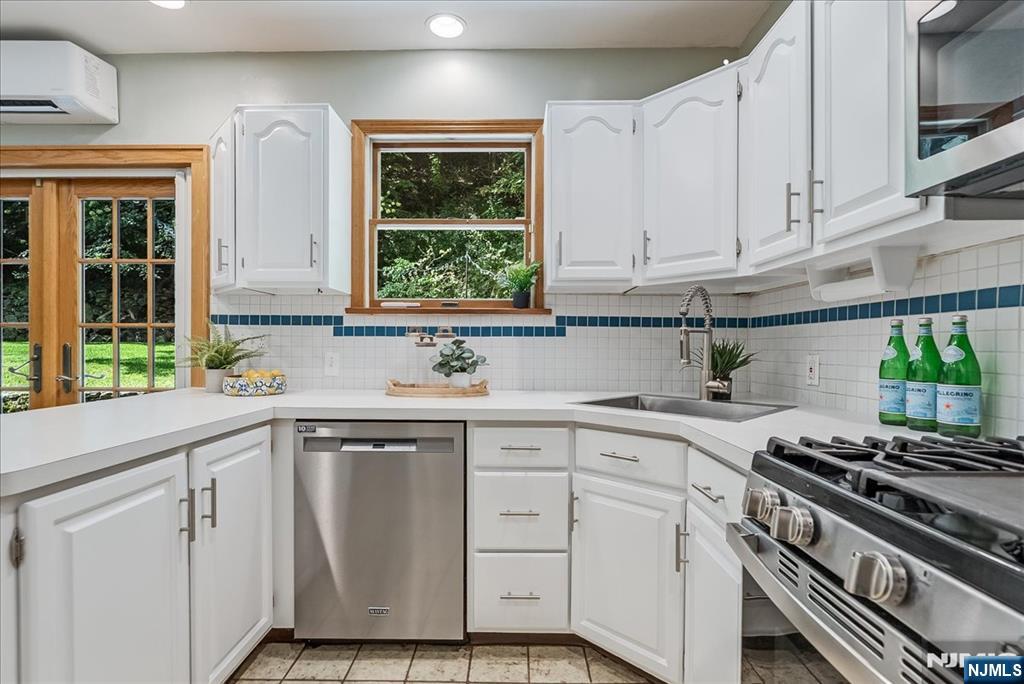 52 Warfield Street Property Photo 15