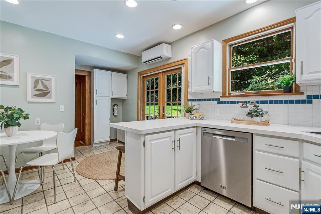 52 Warfield Street Property Photo 16