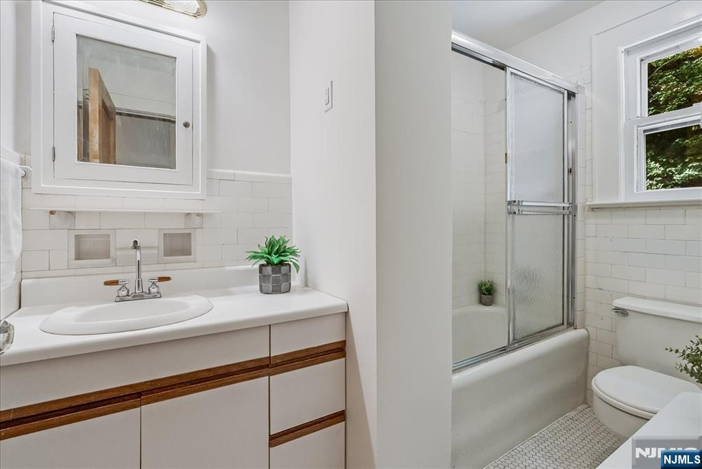 52 Warfield Street Property Photo 28