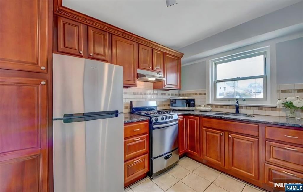 370 Esplanade 21 Property Photo 4