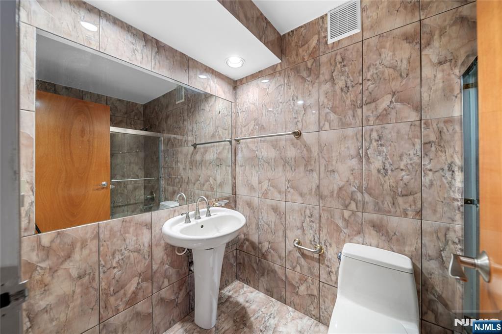 200 Winston Drive 718 Property Photo 22