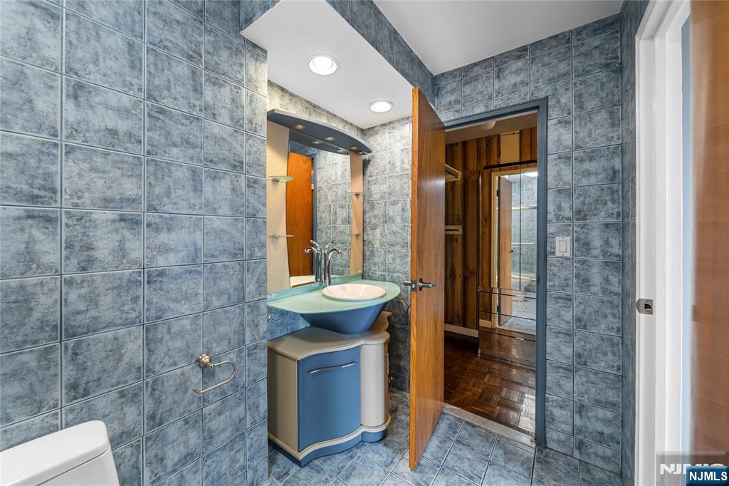200 Winston Drive 718 Property Photo 29