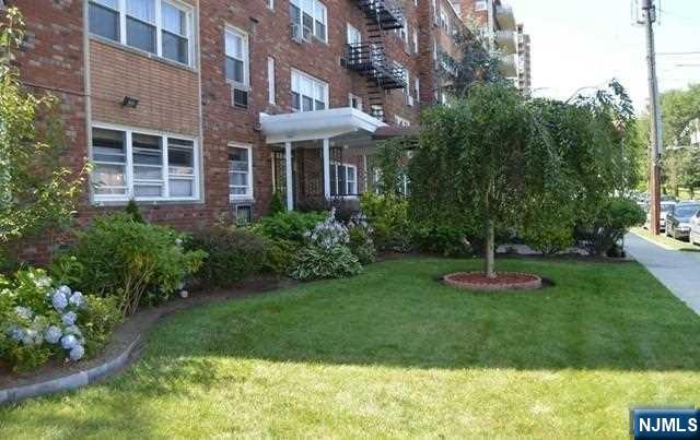2200 Center Avenue A7 Property Photo 9
