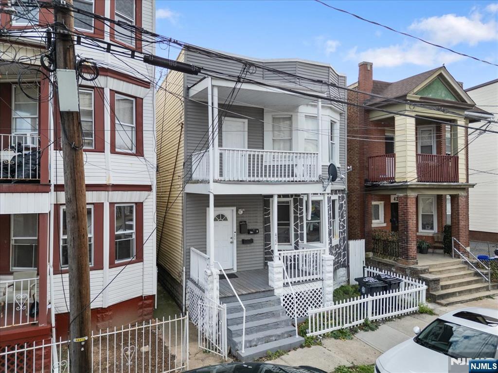 422 Jelliff Avenue Property Photo 2