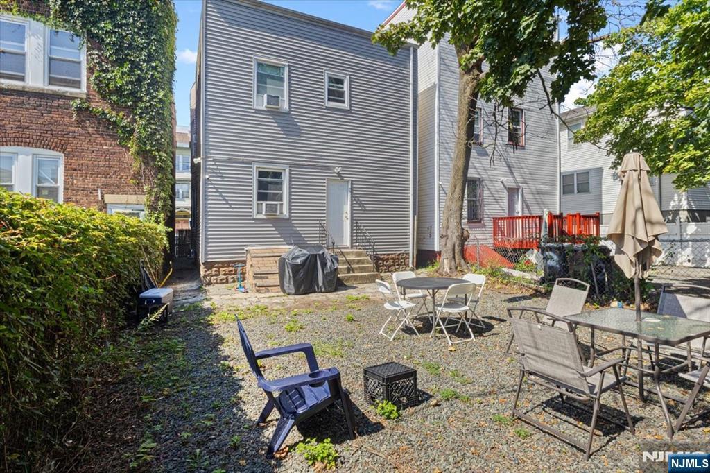 422 Jelliff Avenue Property Photo 37