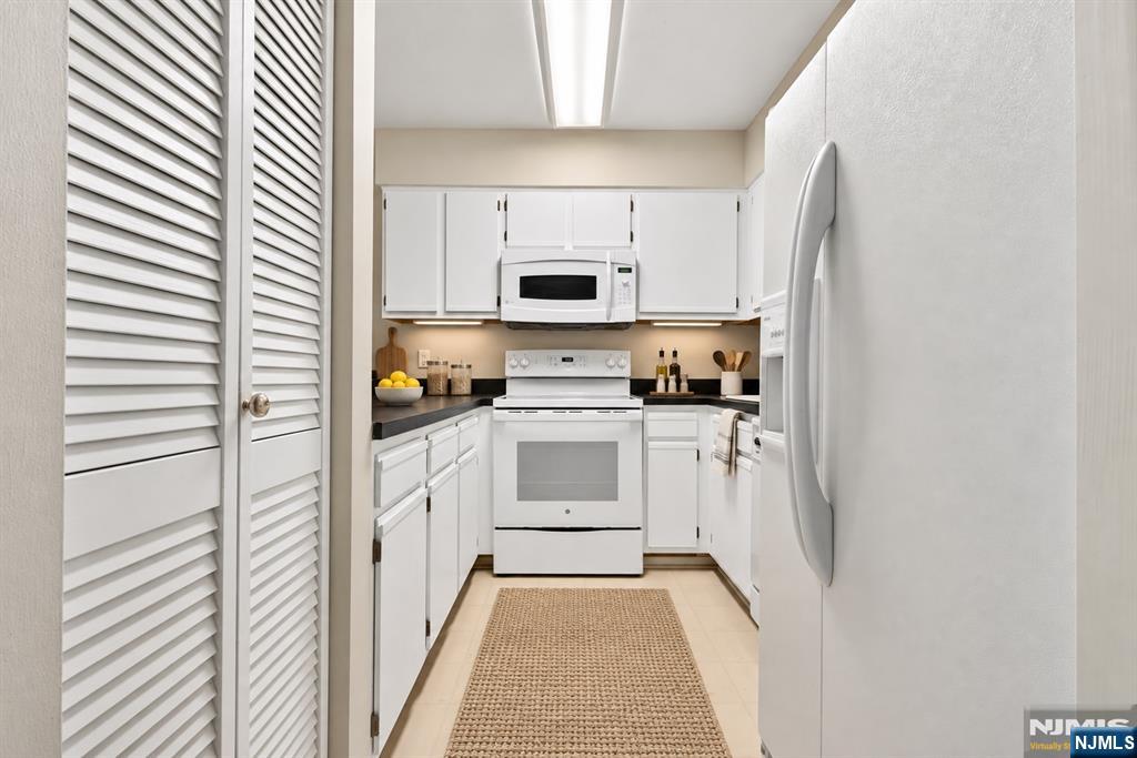 19 Plauderville Avenue 208 Property Photo 6