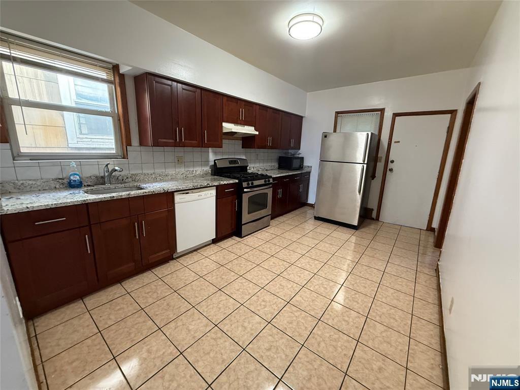207 Manor Avenue 2 Property Photo 2