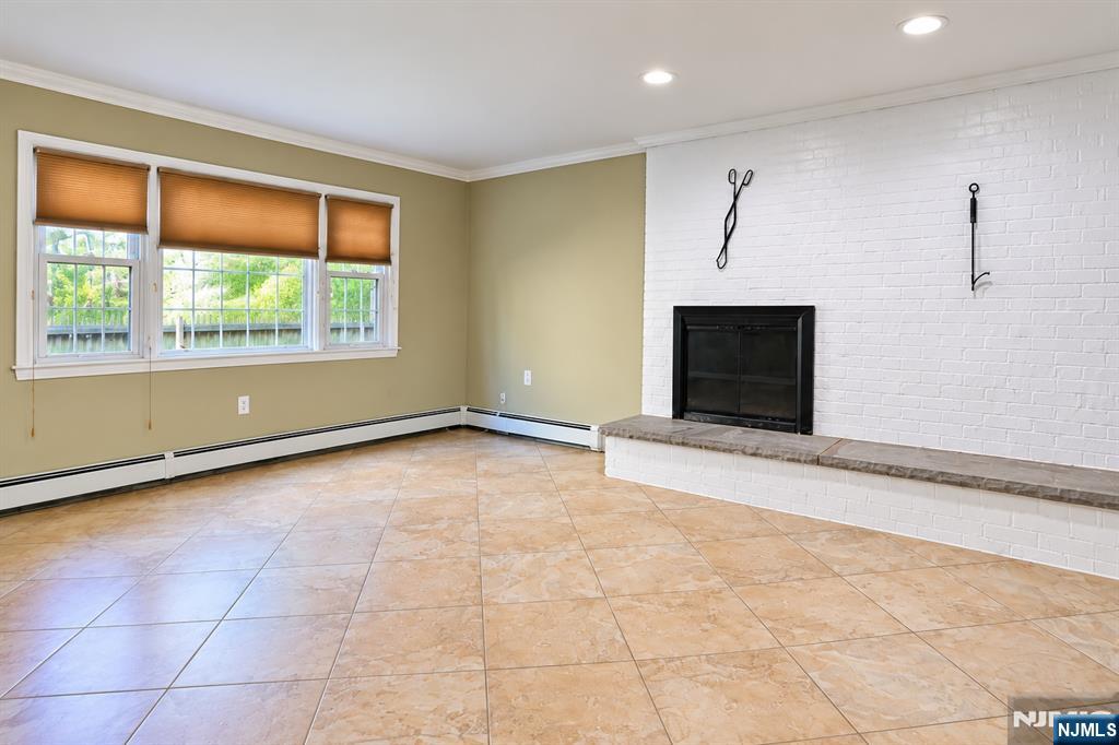 675 Columbia Street Property Photo 3
