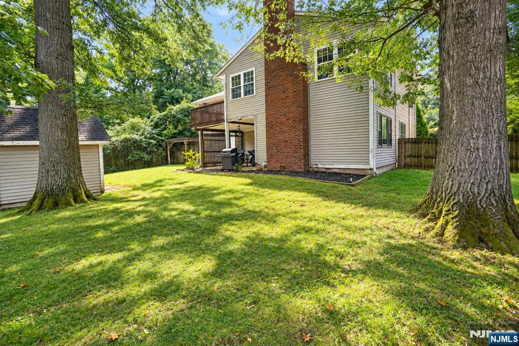675 Columbia Street Property Photo 9