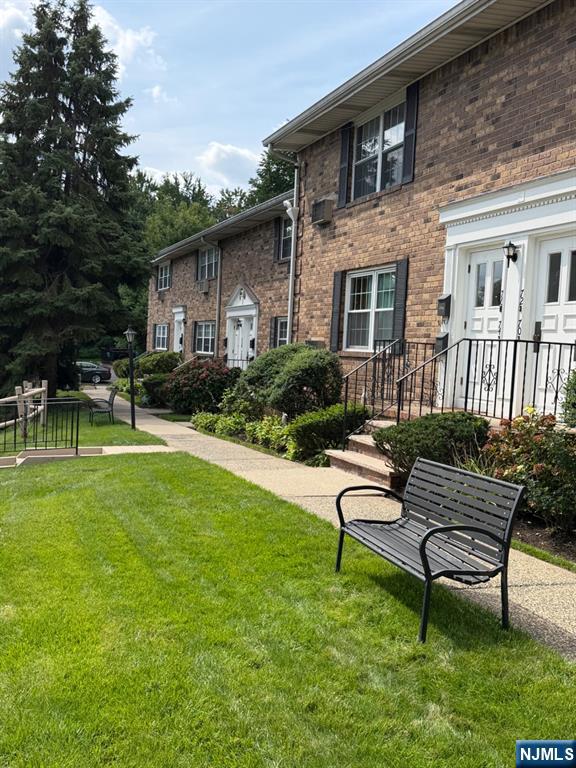 76 E Maple Street Property Photo 1