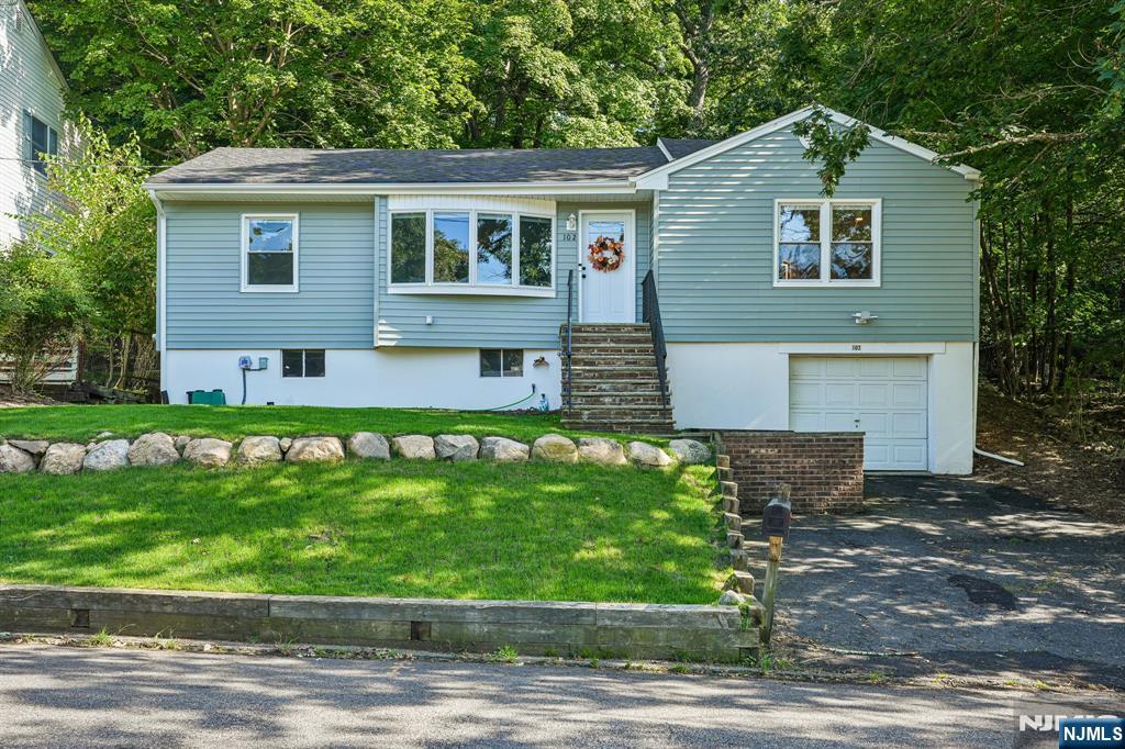 102 Hiawatha Boulevard Property Photo 5