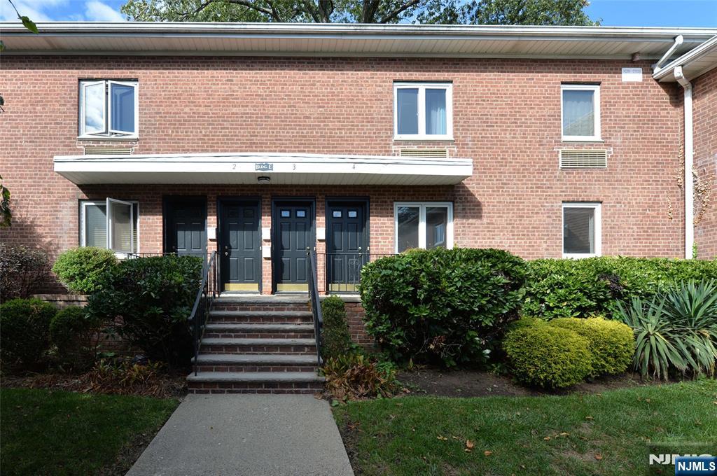 250 Oak E4 Property Photo 2