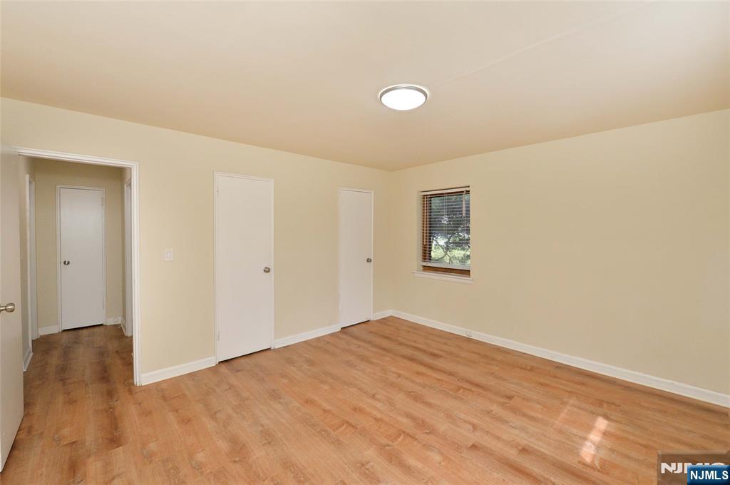 250 Oak E4 Property Photo 9