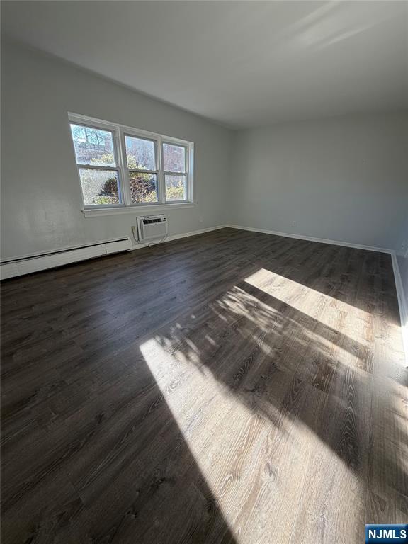 270 Oak B2 Property Photo 3