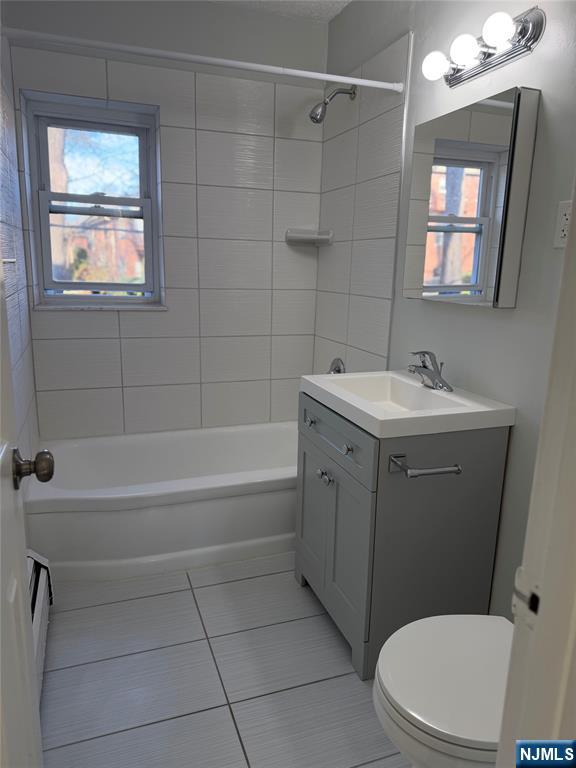270 Oak B2 Property Photo 4