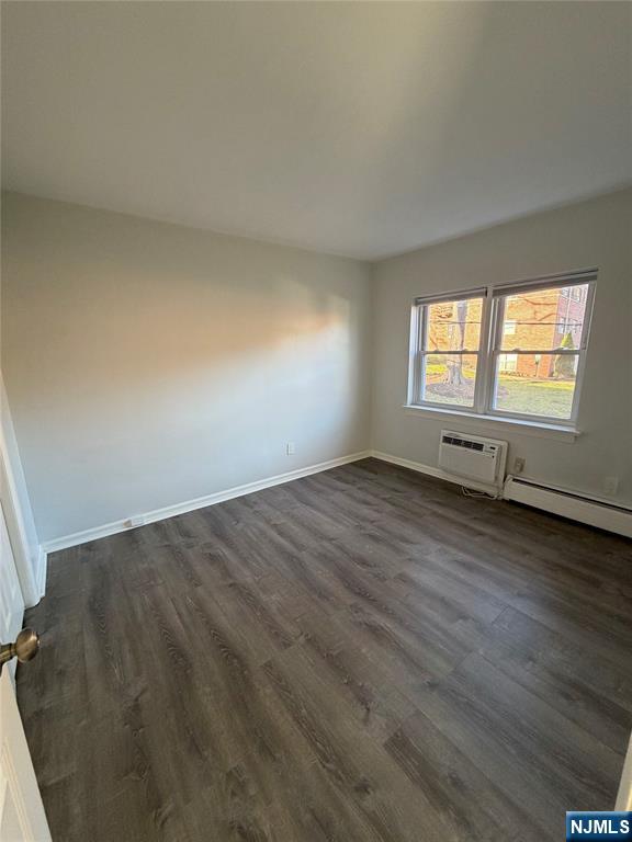 270 Oak B2 Property Photo 5