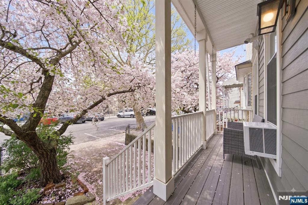 22 Laidlaw Avenue Property Photo 1