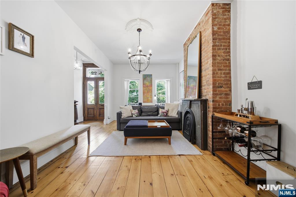 22 Laidlaw Avenue Property Photo 1