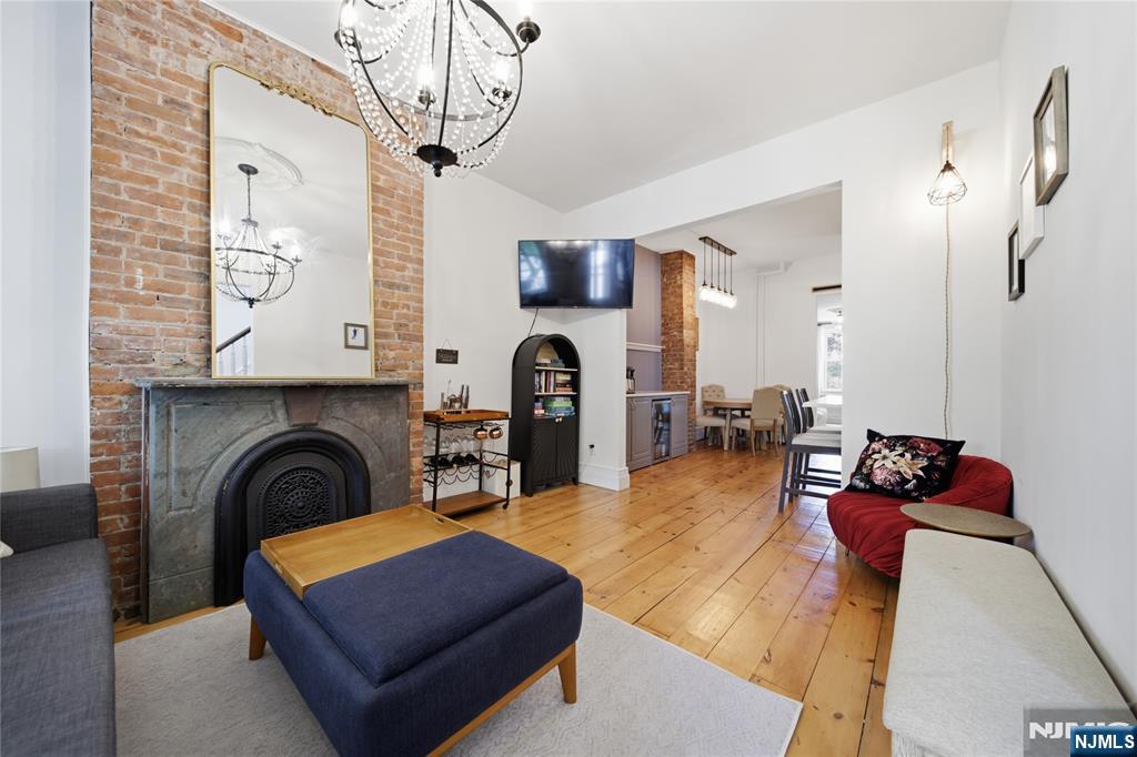 22 Laidlaw Avenue Property Photo 4