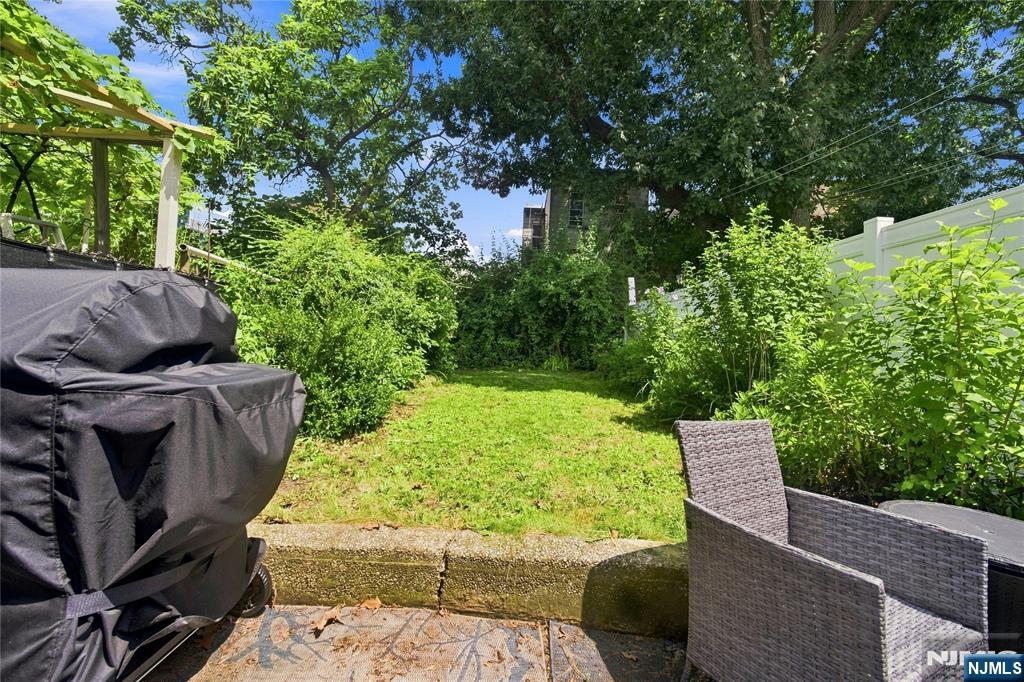 22 Laidlaw Avenue Property Photo 23