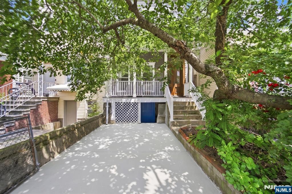 22 Laidlaw Avenue Property Photo 25