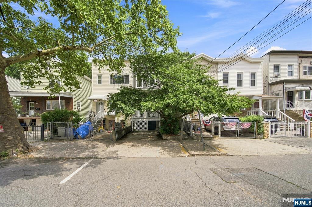 22 Laidlaw Avenue Property Photo 28
