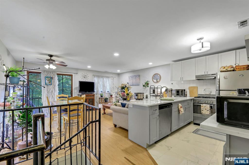 4 Davos Drive 9 Property Photo 2
