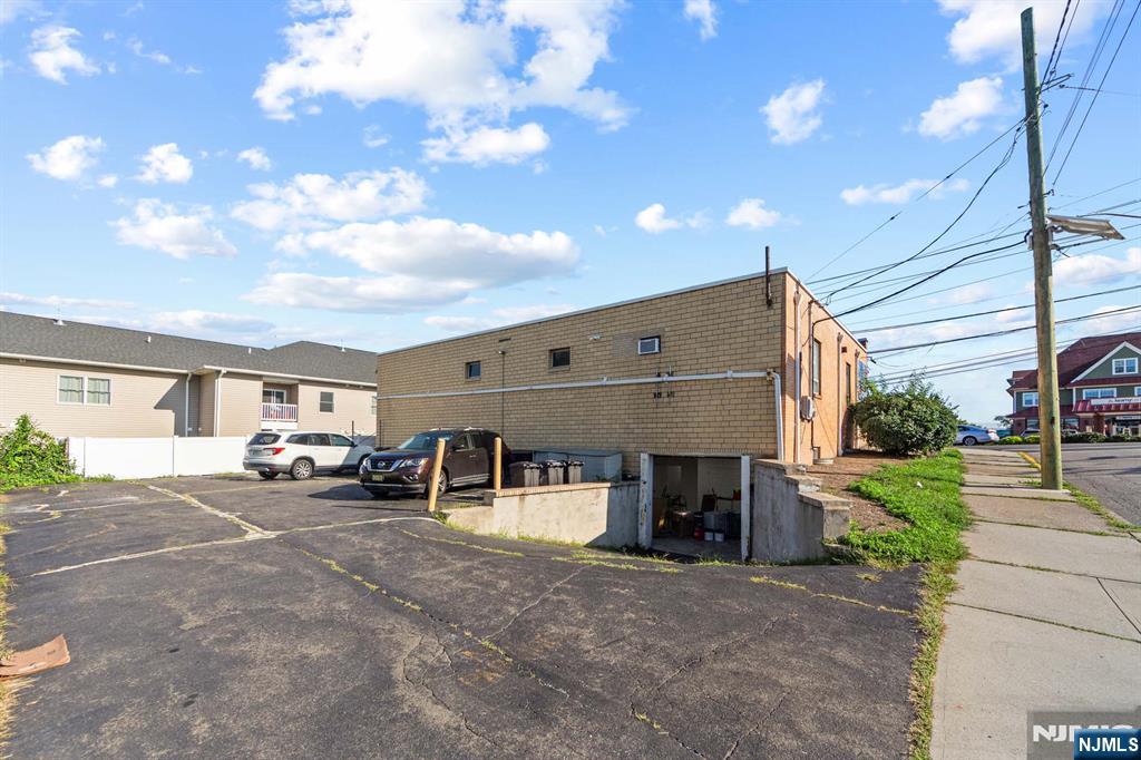 744 Paterson Property Photo 3
