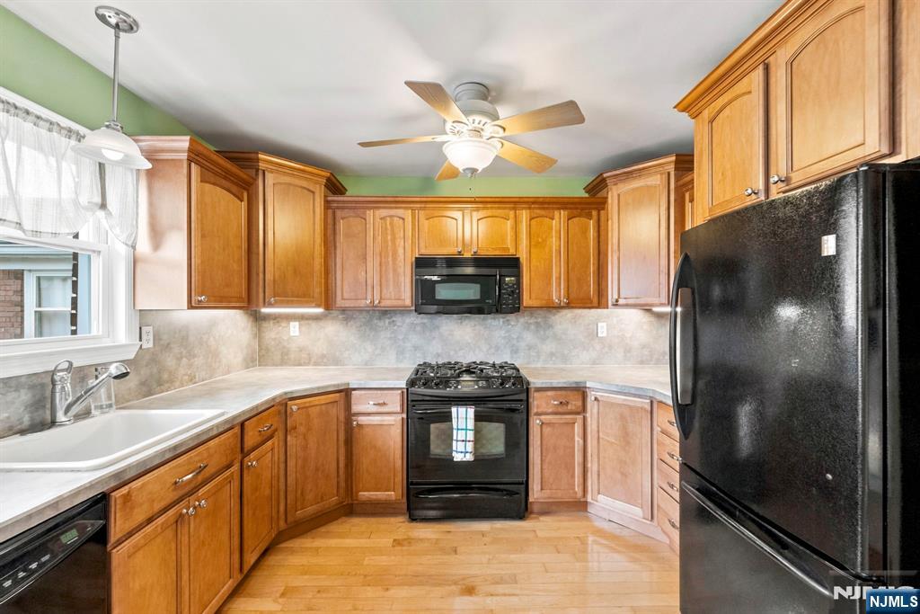 1135 Valley Road B Property Photo 2