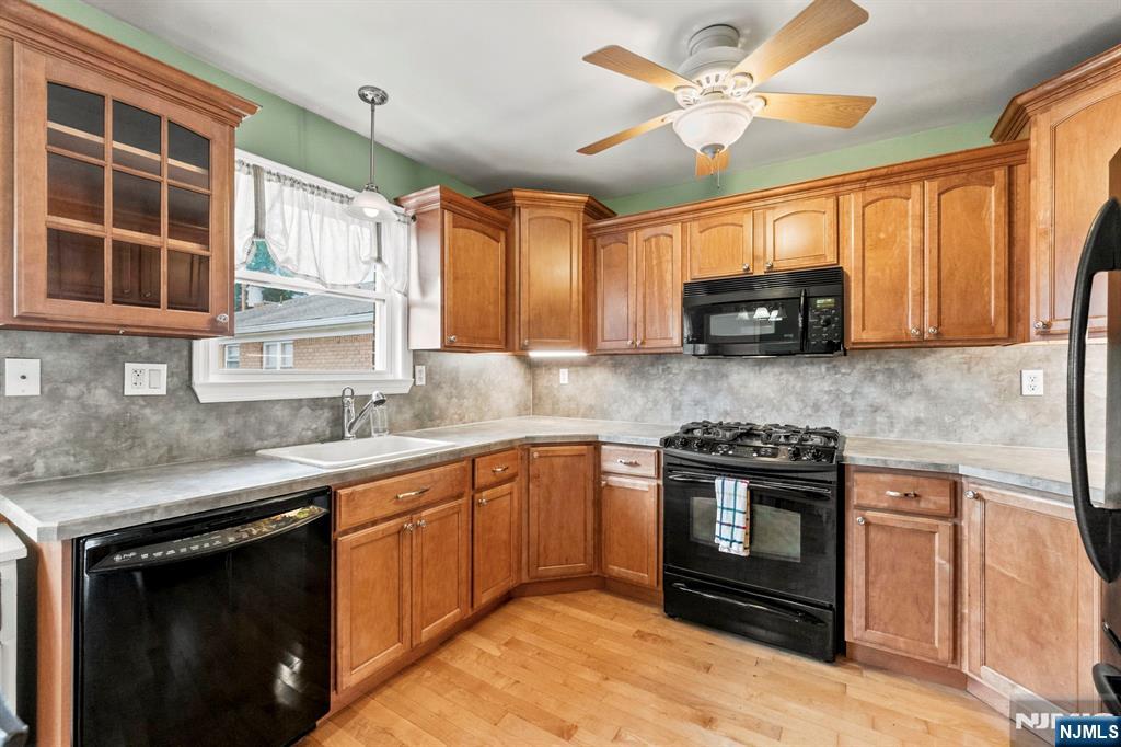 1135 Valley Road B Property Photo 4