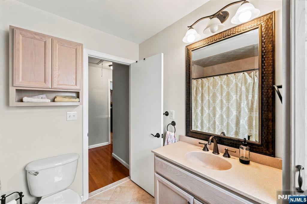 1135 Valley Road B Property Photo 15