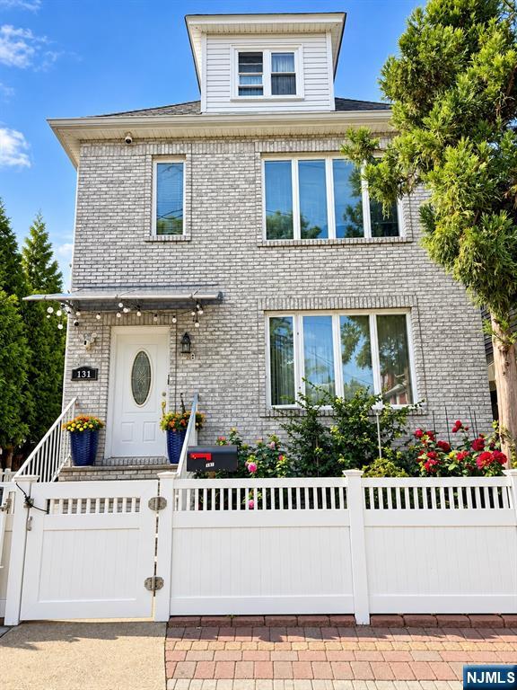 131 Ray Street Property Photo 1
