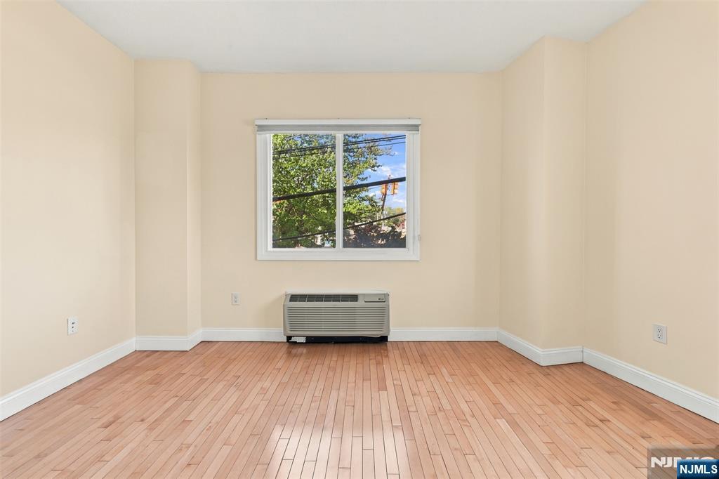 399 11th Street 206 Property Photo 12