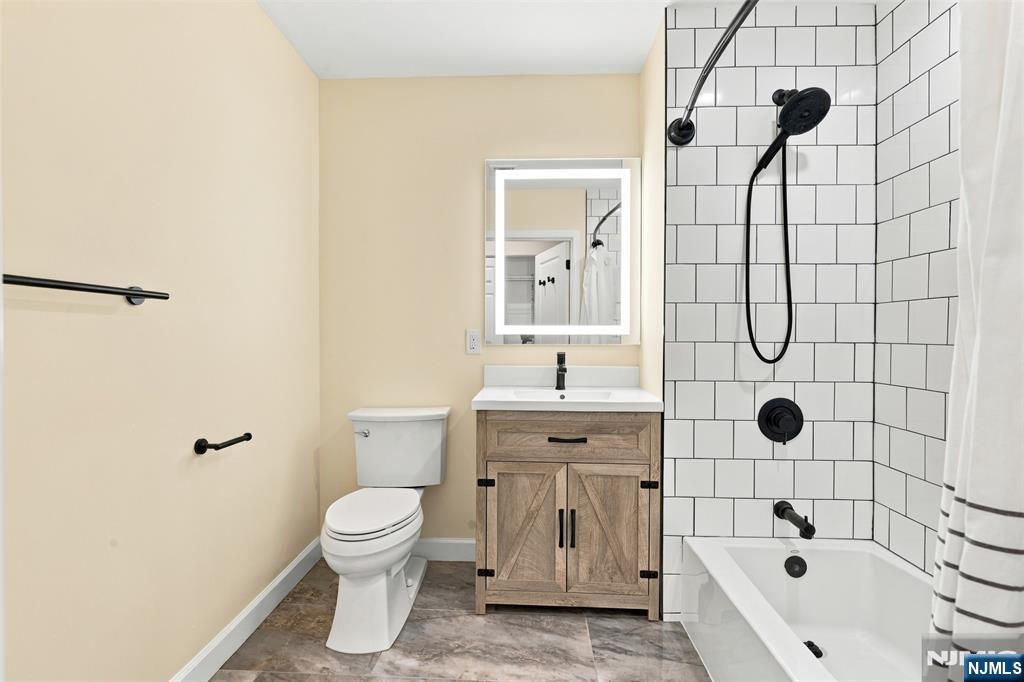 399 11th Street 206 Property Photo 14