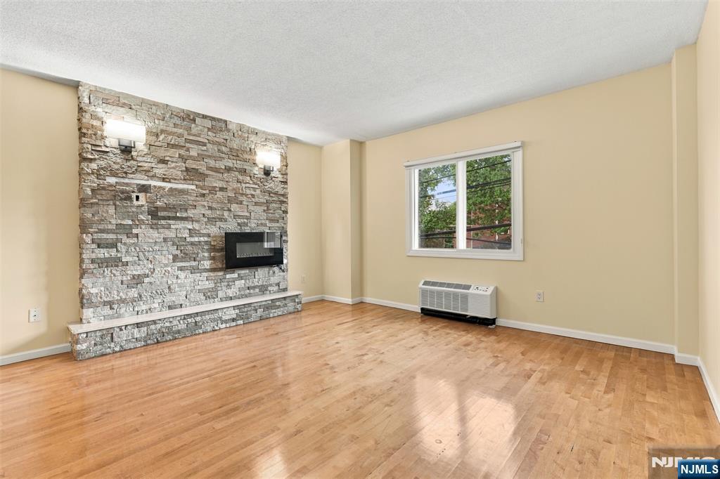 399 11th Street 206 Property Photo 17