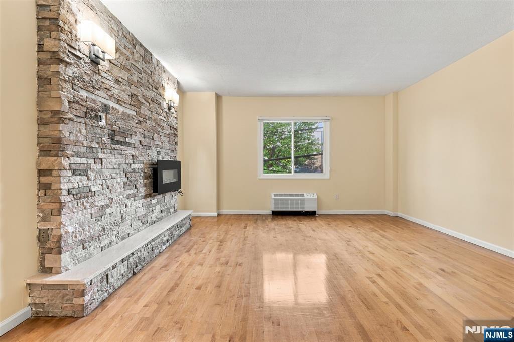 399 11th Street 206 Property Photo 18