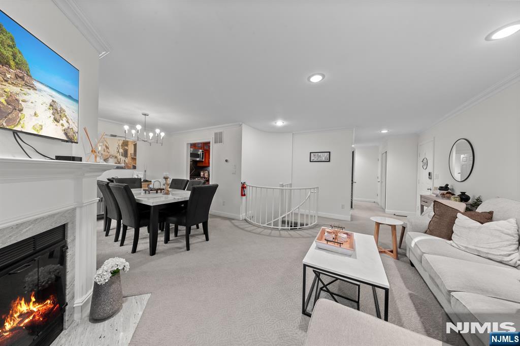 208 Cambridge Drive Property Photo 3