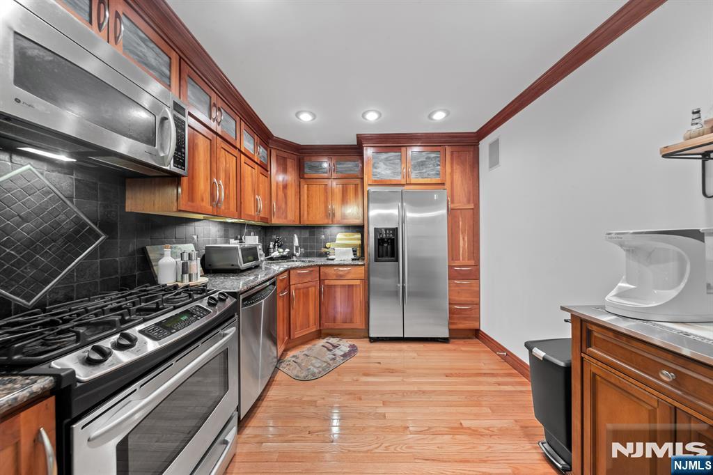 208 Cambridge Drive Property Photo 7