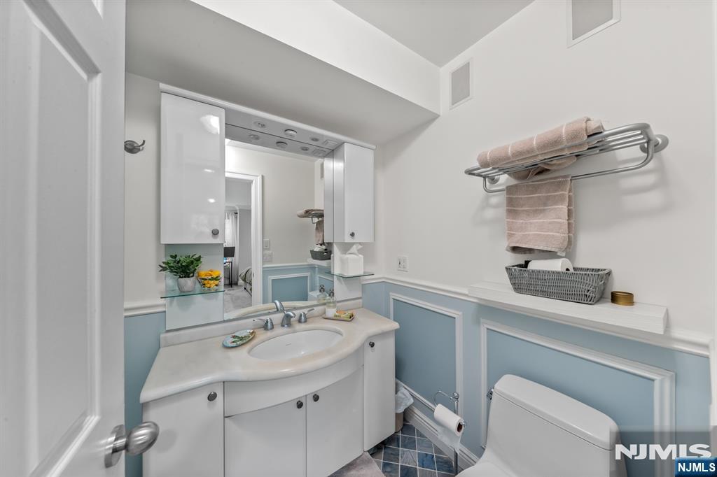 208 Cambridge Drive Property Photo 17