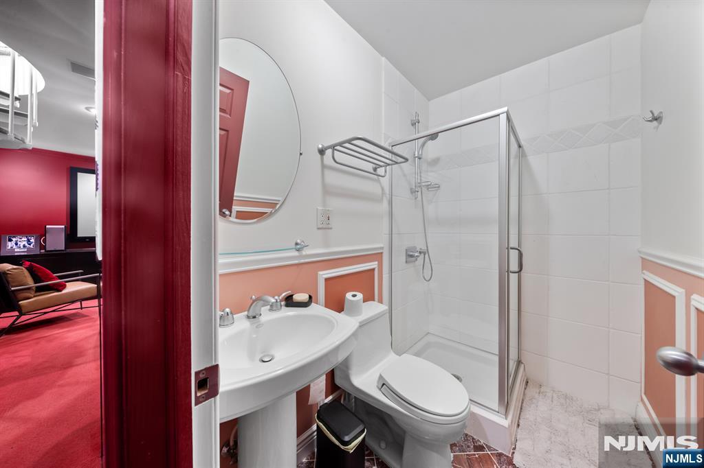 208 Cambridge Drive Property Photo 24