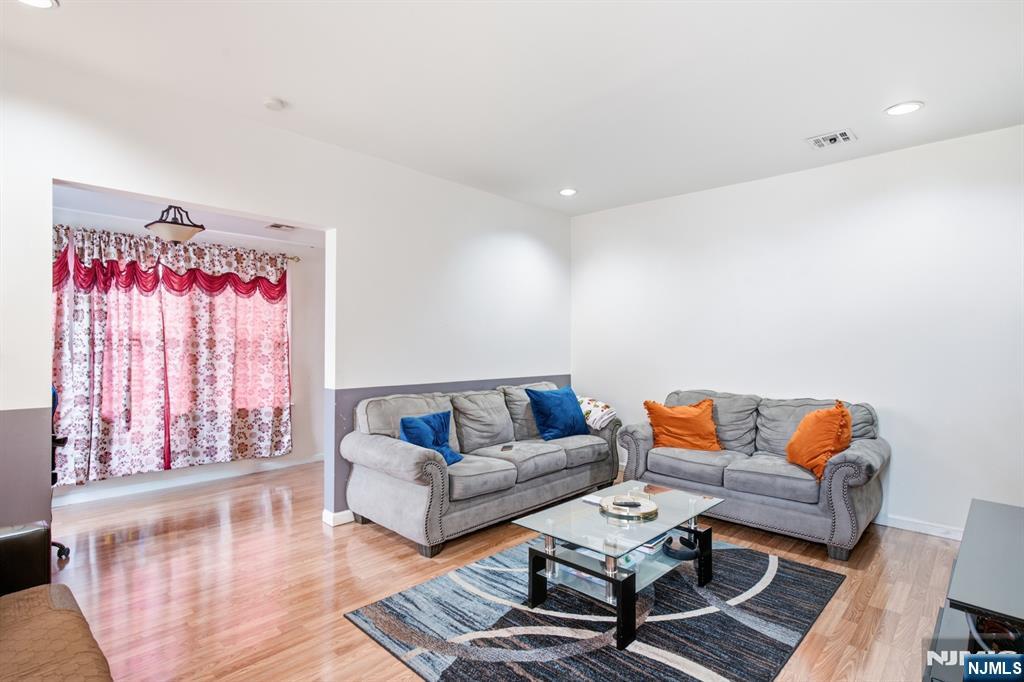 10 Lentz Place Property Photo 2