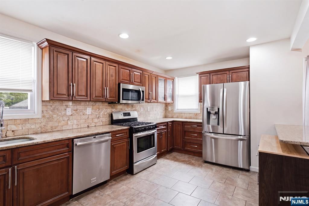 10 Lentz Place Property Photo 4