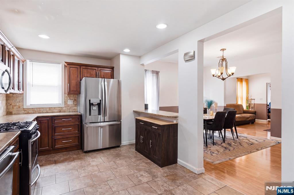 10 Lentz Place Property Photo 8