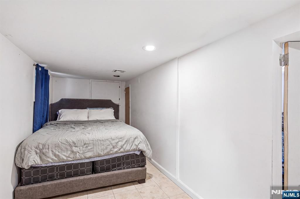 10 Lentz Place Property Photo 18