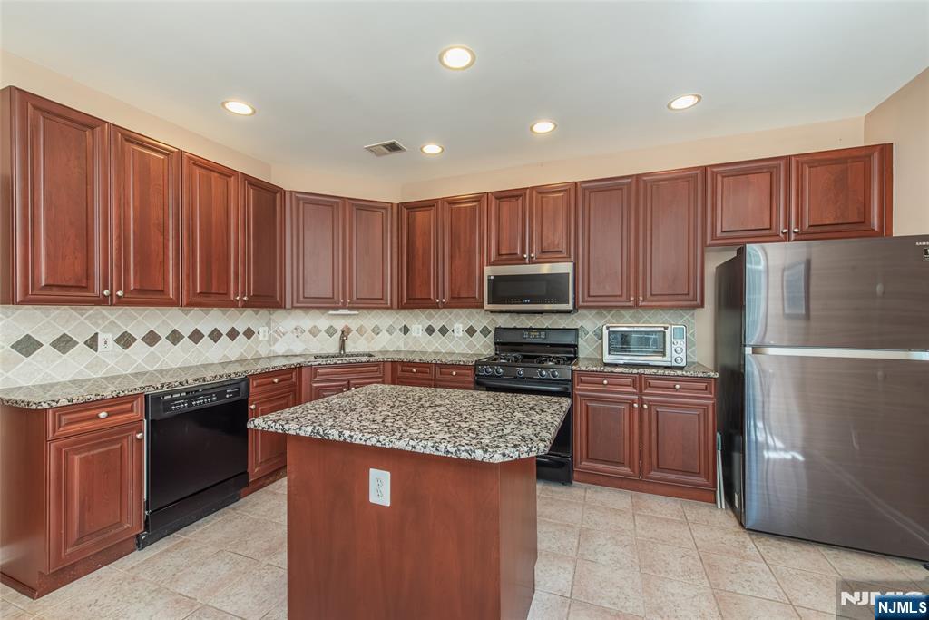 121 Turlington Court Property Photo 5