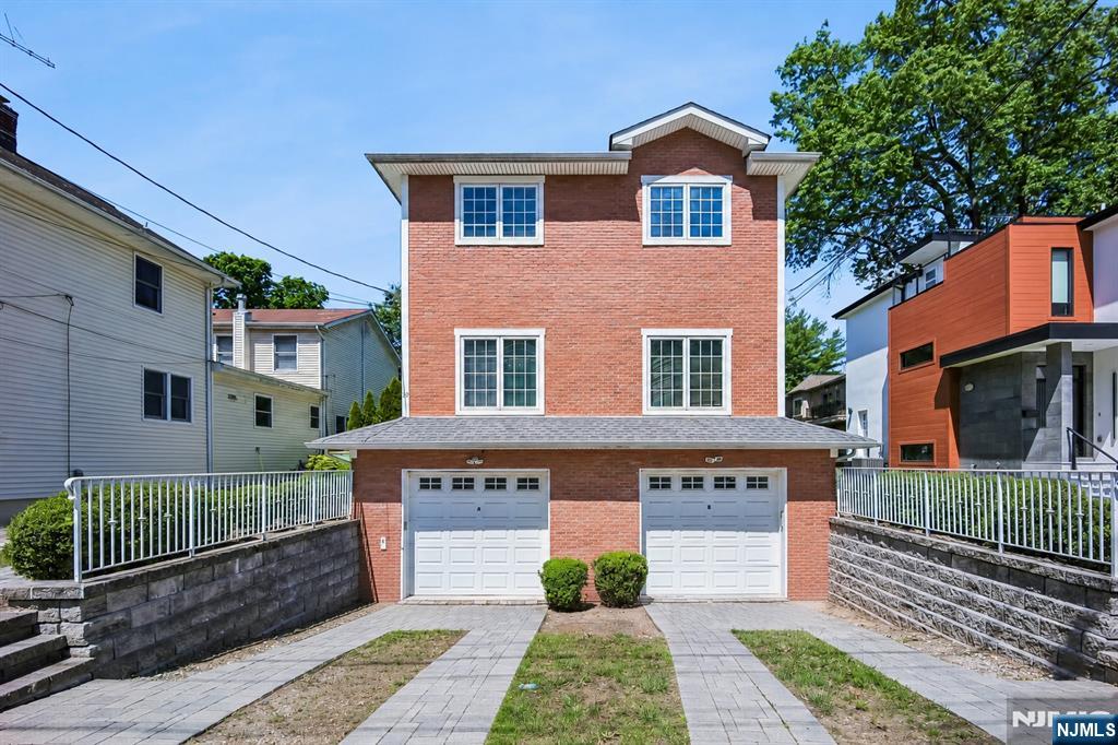 39 Grove Street B Property Photo 1